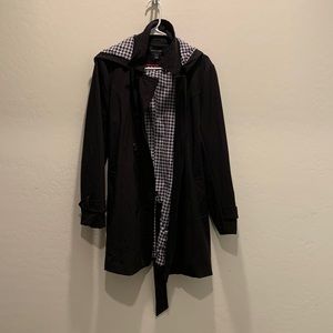 Black rain coat. Size L. Removable hood. Has tie for waist.